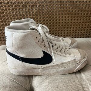 Nike Blazer Mid ‘77 Size 4.5